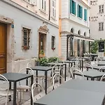 The Heart Of Piazza Unita 아파트 *